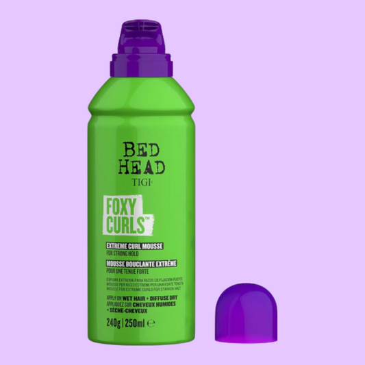 Tigi Bed Head " Foxy Curls" stiprios fiksacijos plaukų putos garbanotiems plaukams, 250ml